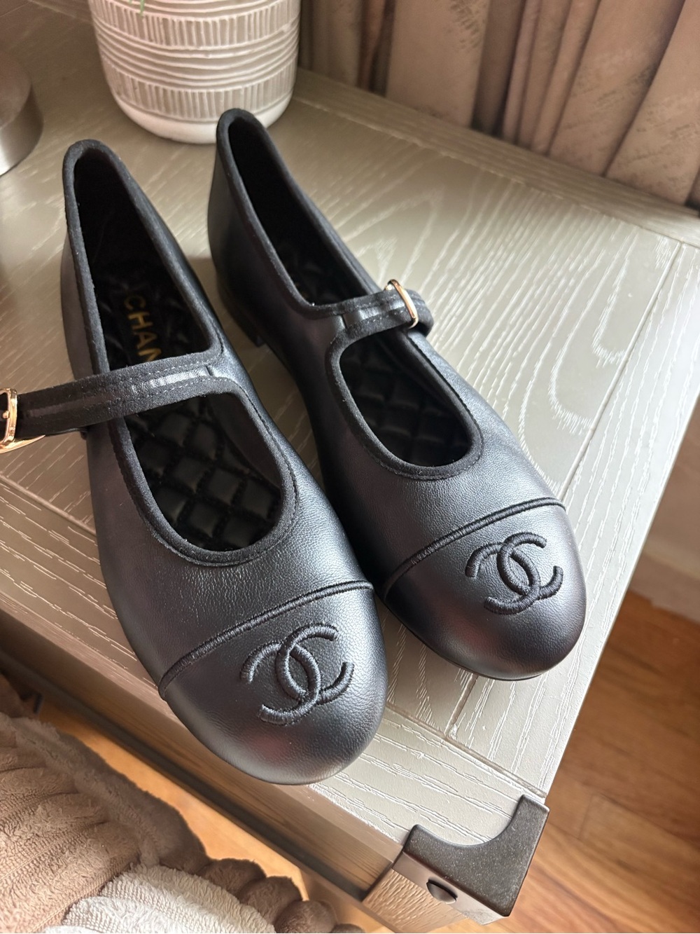 FASHION Black Quilted Mary Jane Flats with CC Logo size 42